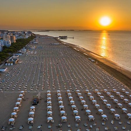 Villa Beethoven Lignano Sabbiadoro Buitenkant foto